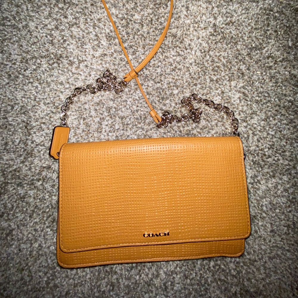 Crossbody clutch